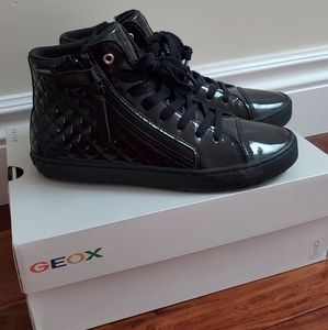 BN GEOX QUILTED BLACK PATENT ZIPPERED BOOTS WITH BOX
